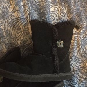 American Eagle fuzzy boots